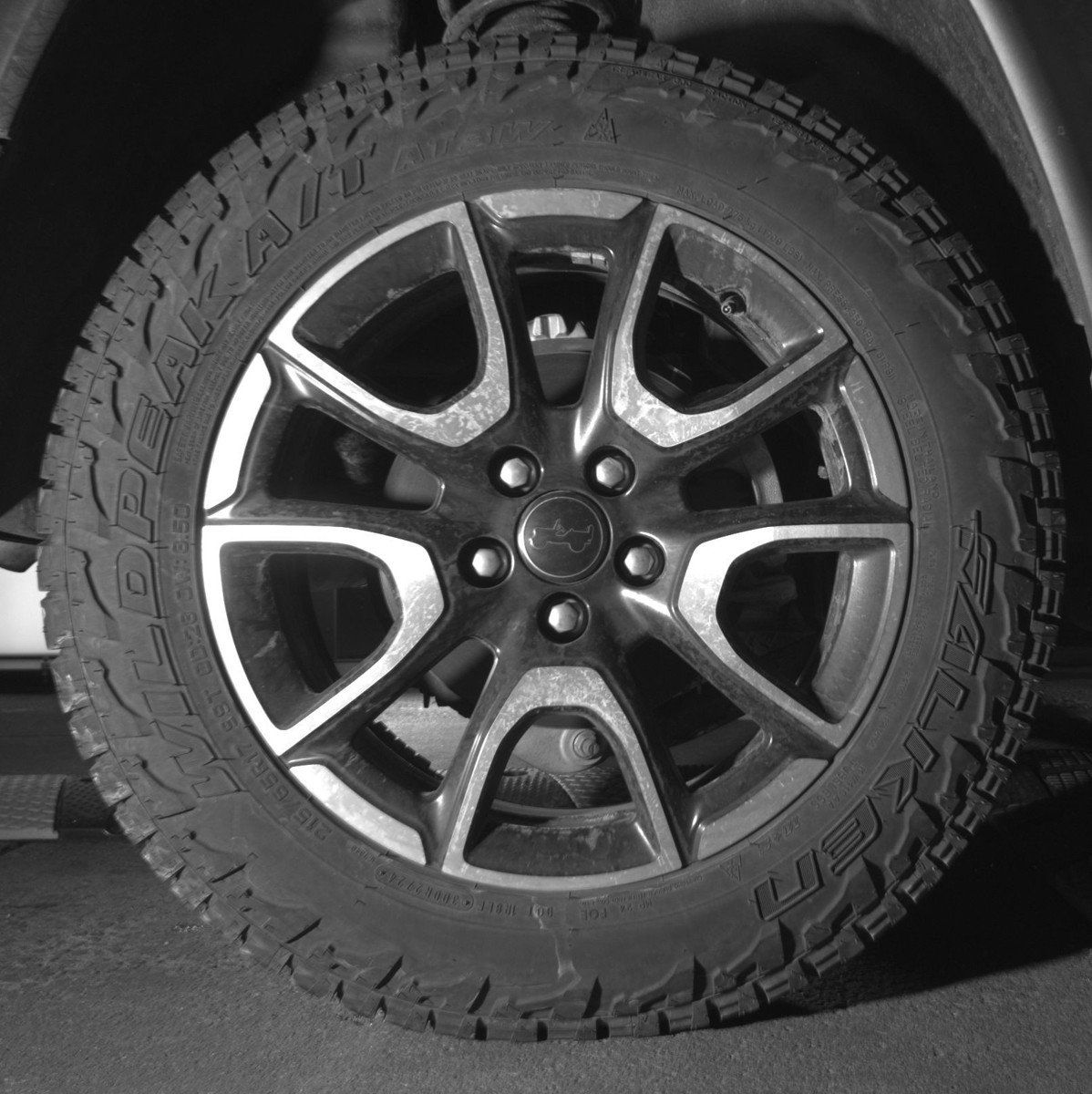 Used 2025 Jeep Compass Trailhawk AWD/4WD image 15