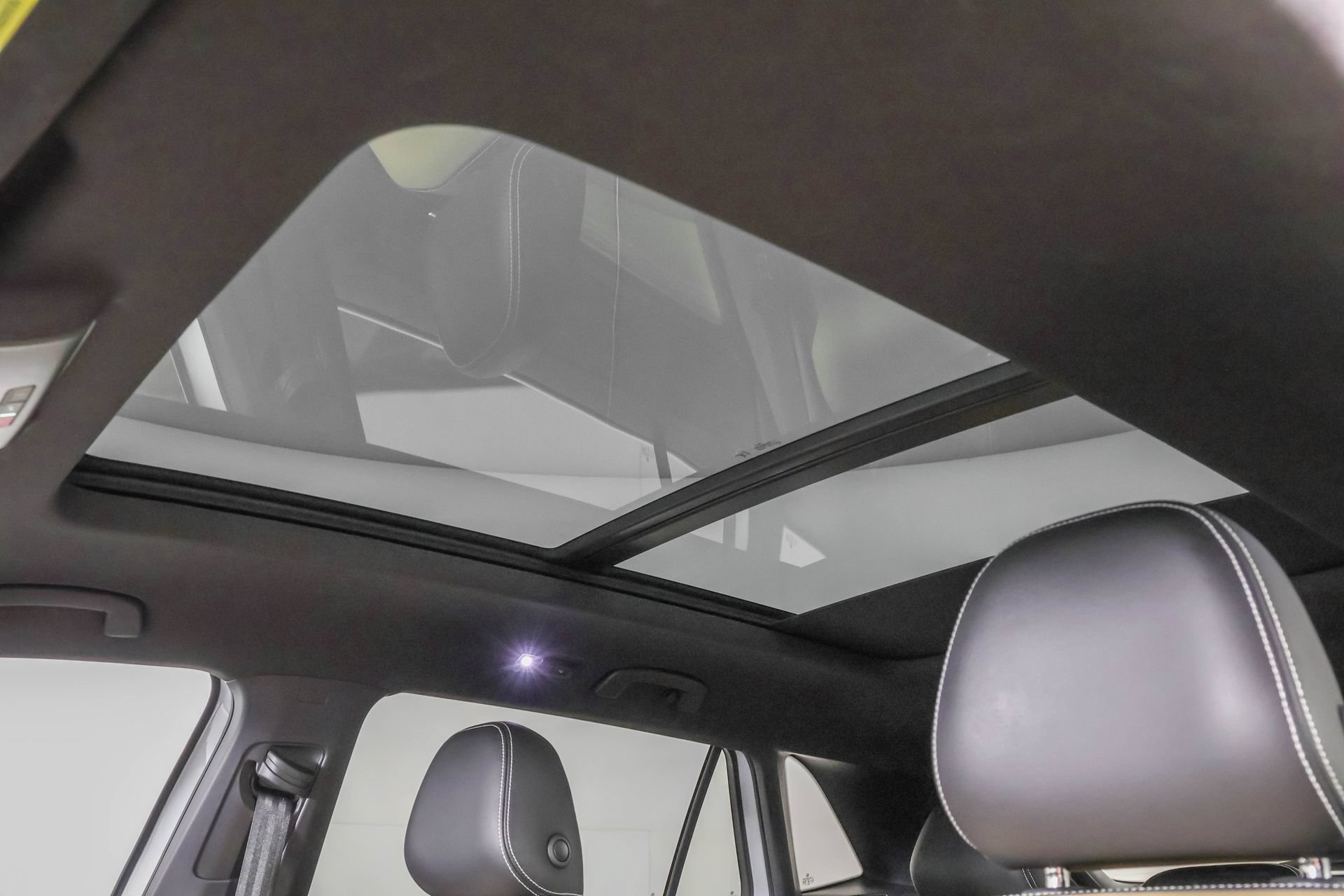 Used 2023 Volkswagen Atlas Cross Sport SE w/ Panoramic Sunroof Package AWD/4WD image 11