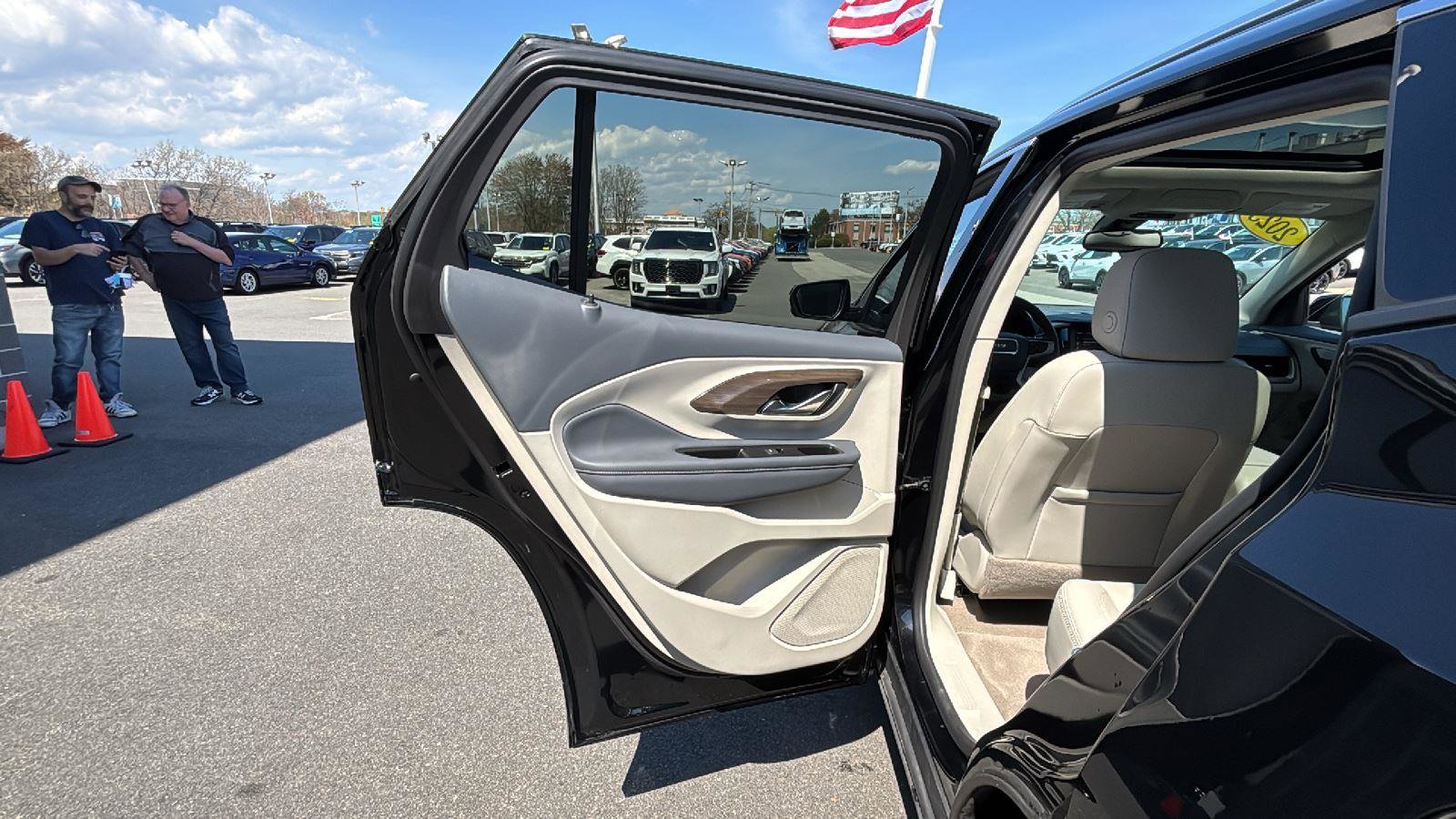 Used 2023 GMC Terrain Denali w/ Denali Premium Package AWD/4WD image 31