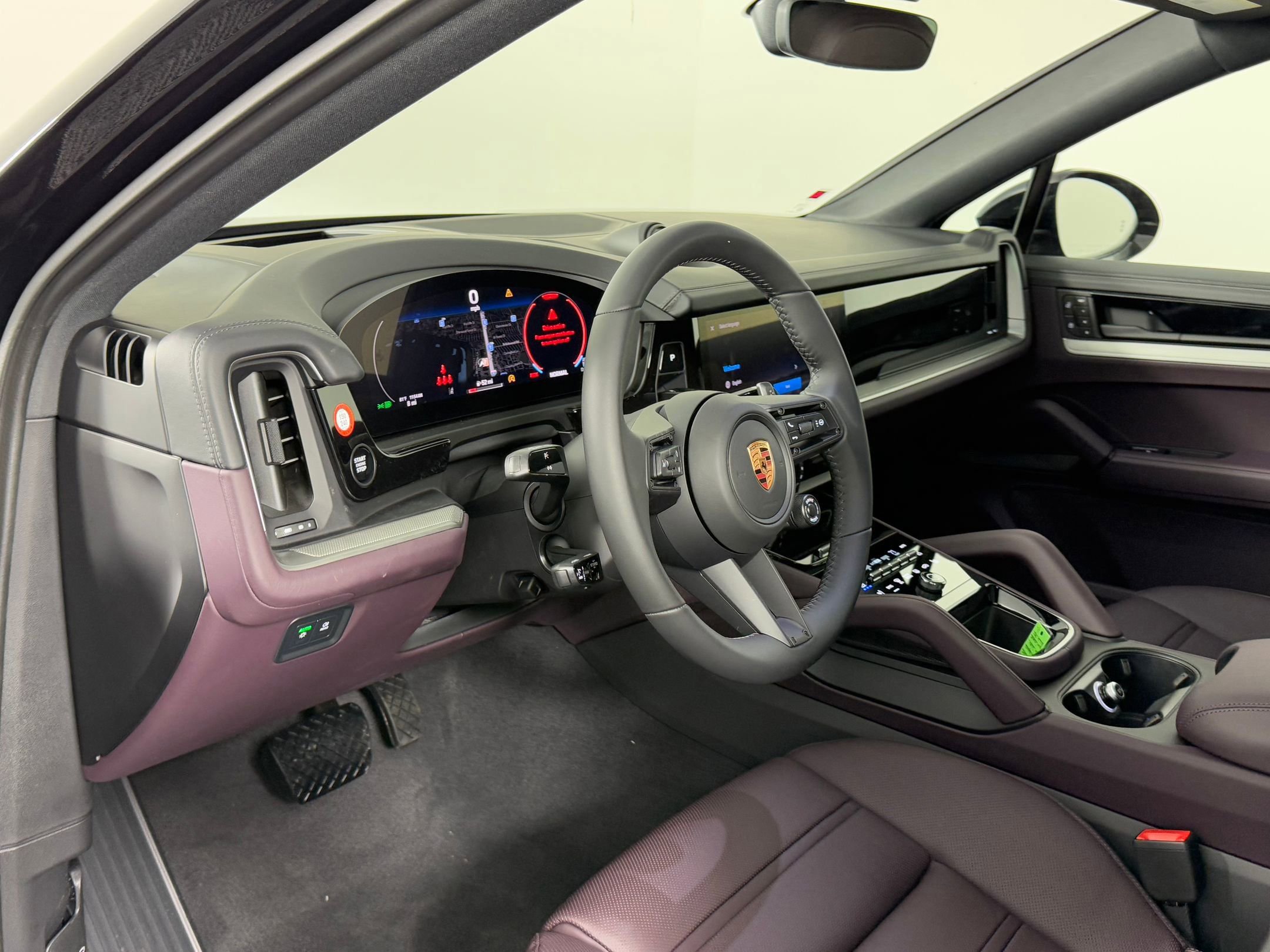 Certified 2026 Porsche Cayenne Coupe AWD/4WD image 4