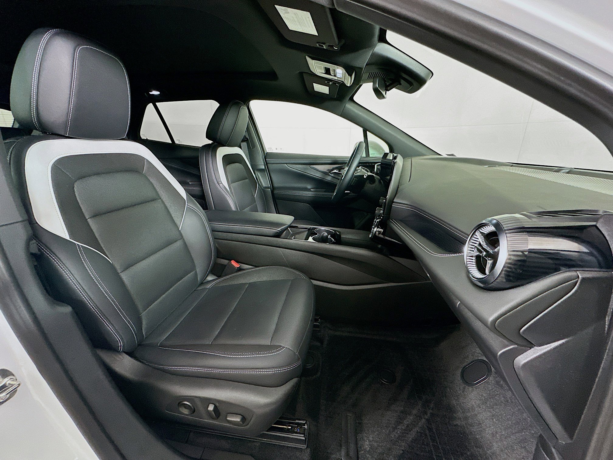 Used 2024 Chevrolet Blazer EV LT image 32