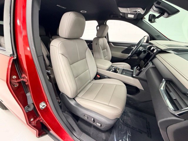 Certified 2026 GMC Acadia Elevation w/ Elevation Premium Package AWD/4WD image 23