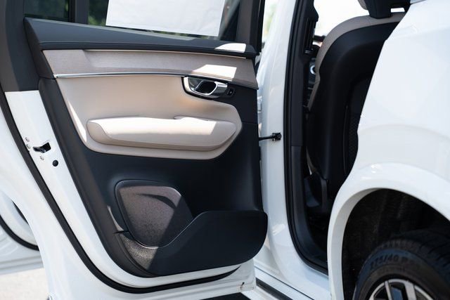 Used 2026 Volvo XC90 T8 Plus w/ Protection Package Premier image 30