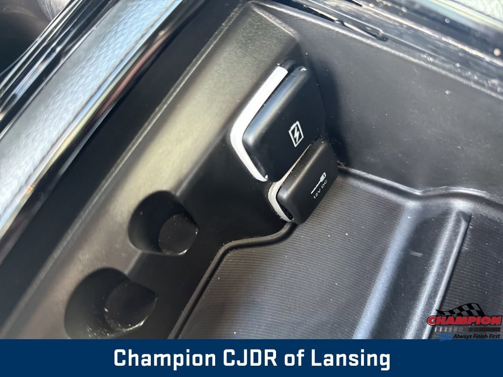 Used 2025 Chrysler Pacifica Limited FWD image 33