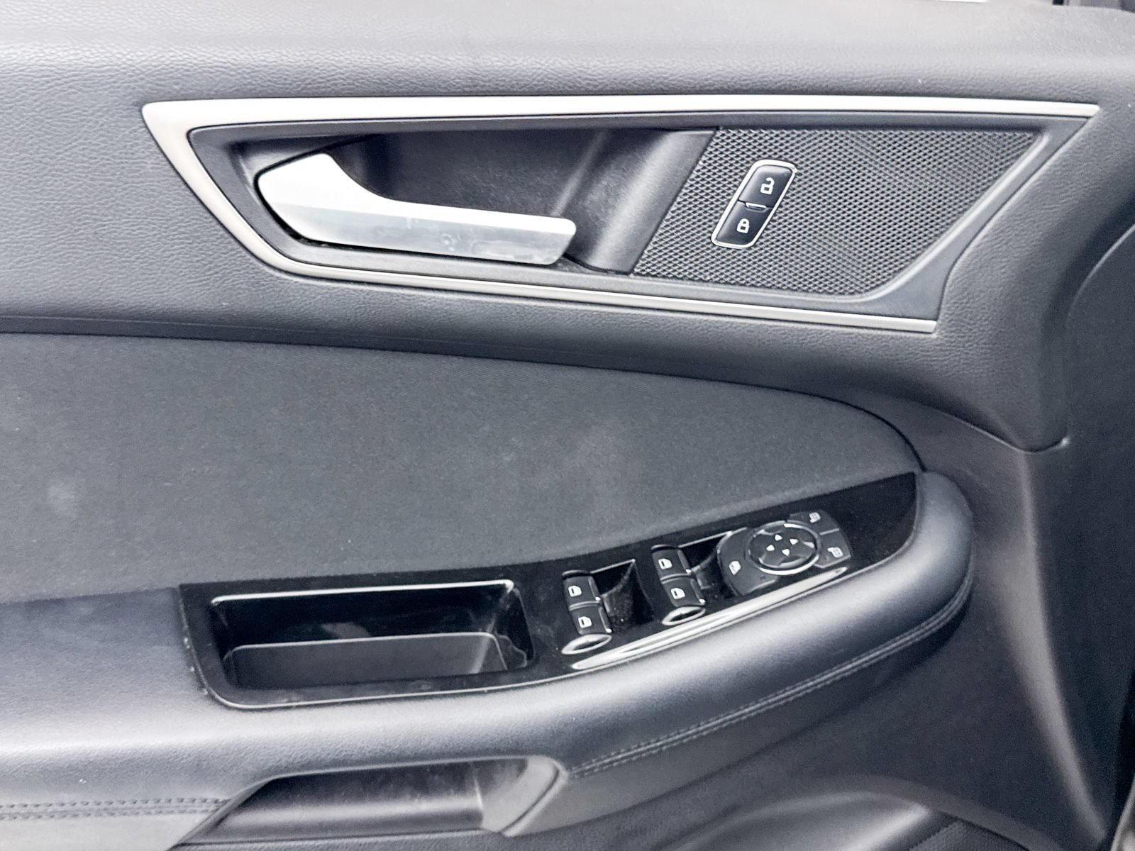 Used 2018 Ford Edge SEL AWD/4WD image 19