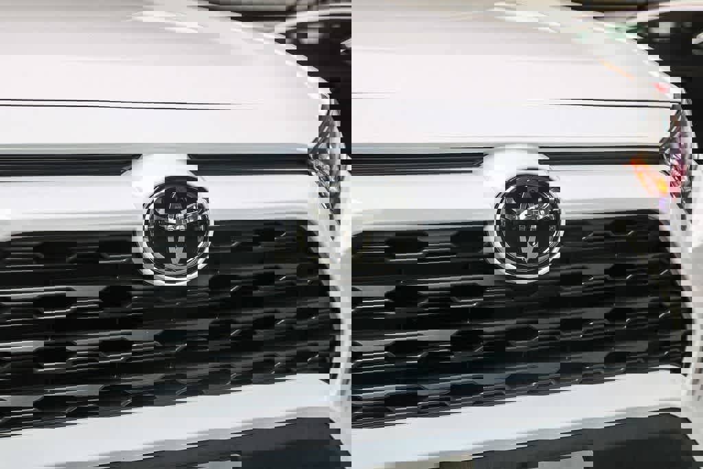 Used 2021 Toyota RAV4 LE w/ Carpet Mat Package (TMS) image 5