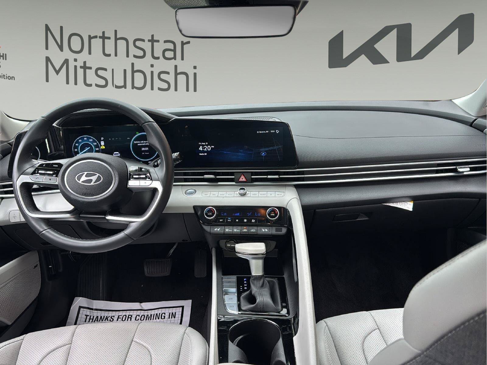 Used 2025 Hyundai Elantra Limited FWD image 13