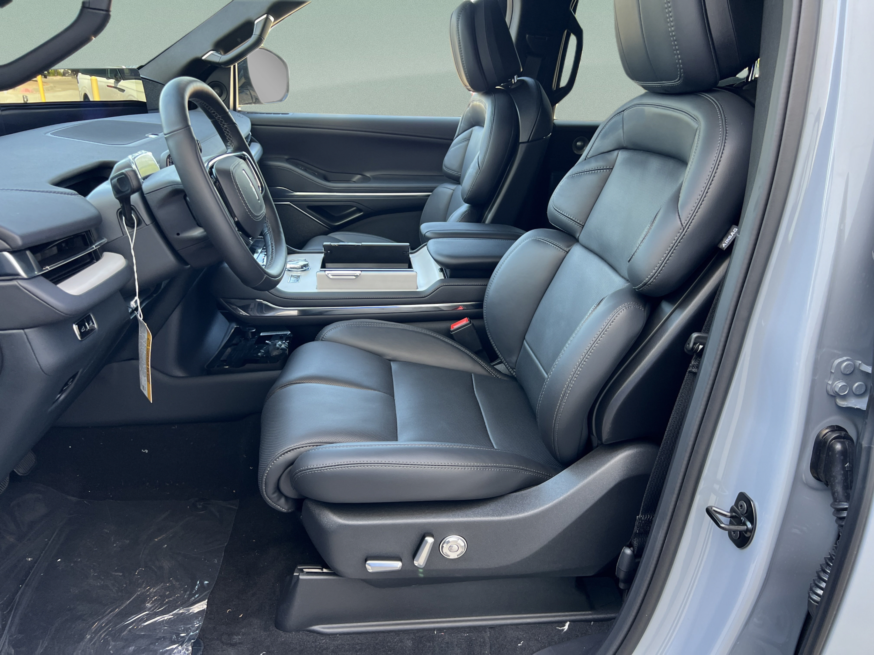 New 2027 Lincoln Navigator L Reserve w/ Jet Appearance Package AWD/4WD image 9