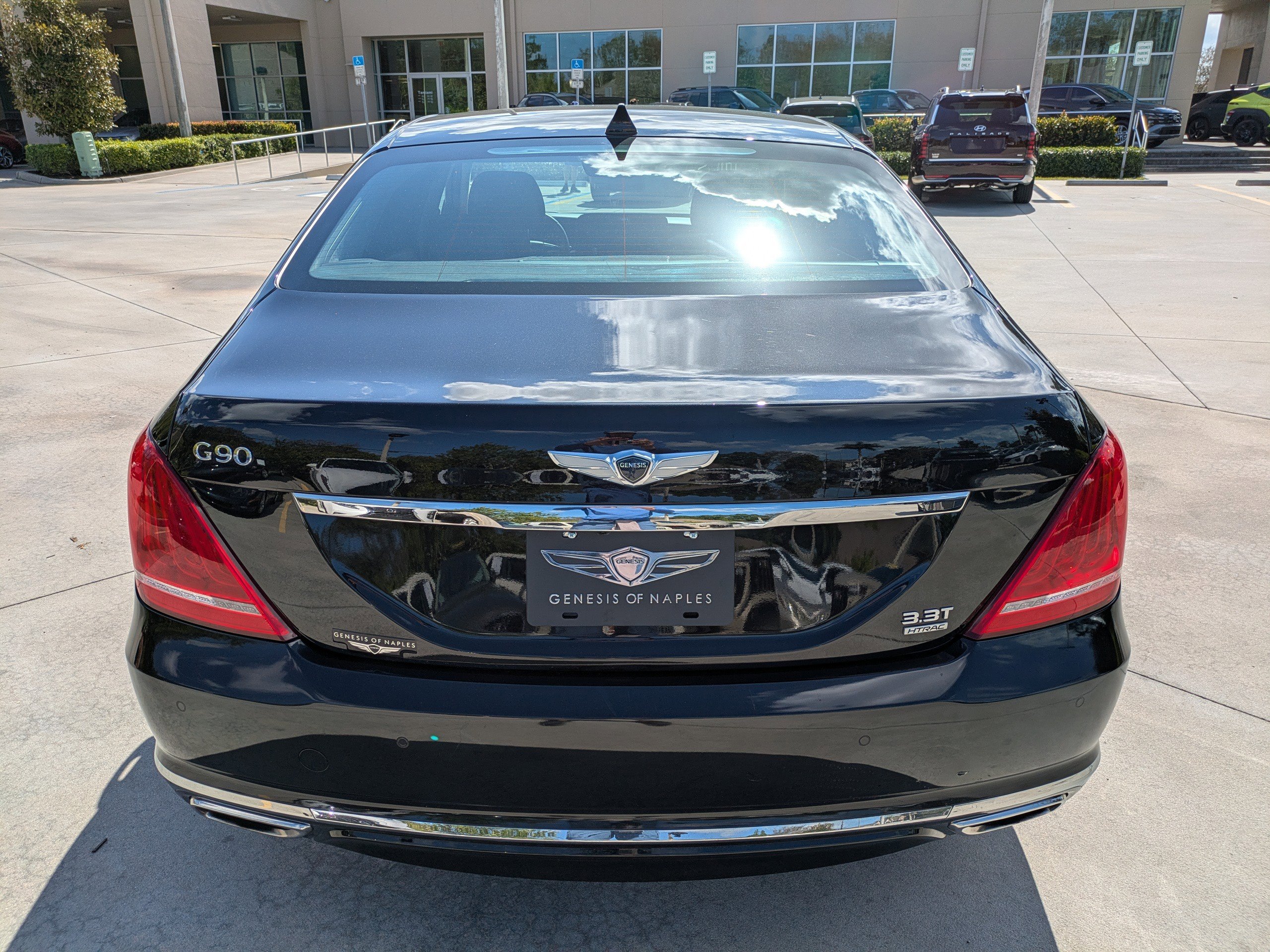 Used 2018 Genesis G90 3.3T Premium image 3