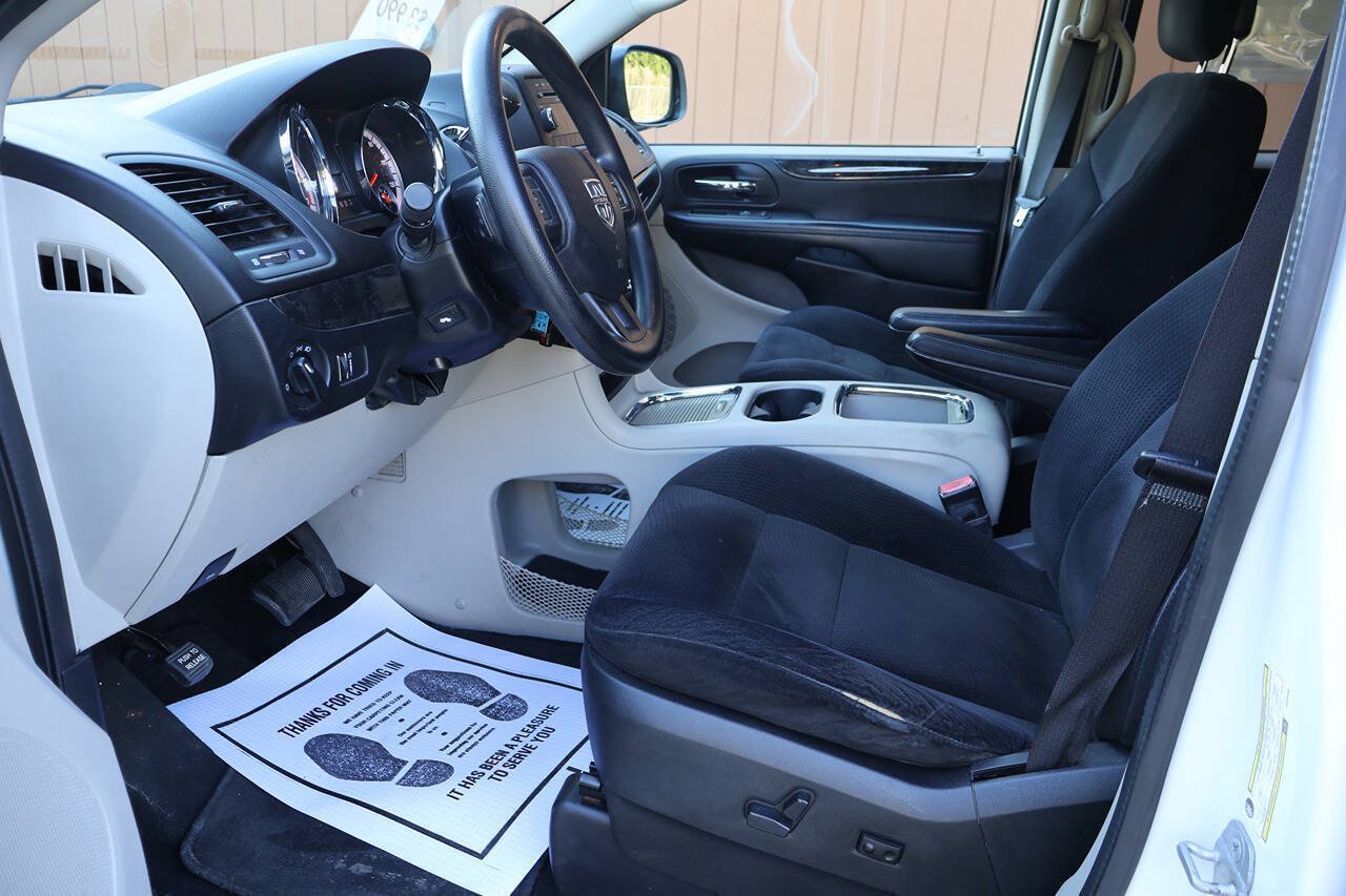 Used 2014 Dodge Grand Caravan SXT FWD image 10