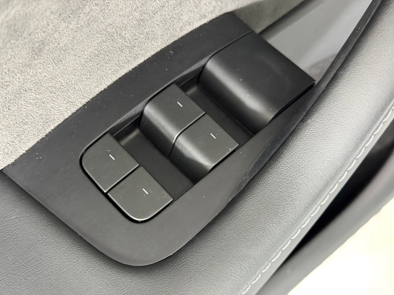 Used 2023 Tesla Model Y Long Range image 12