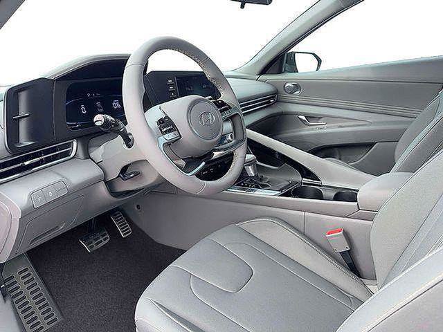 New 2026 Hyundai Elantra SEL Sport FWD image 16