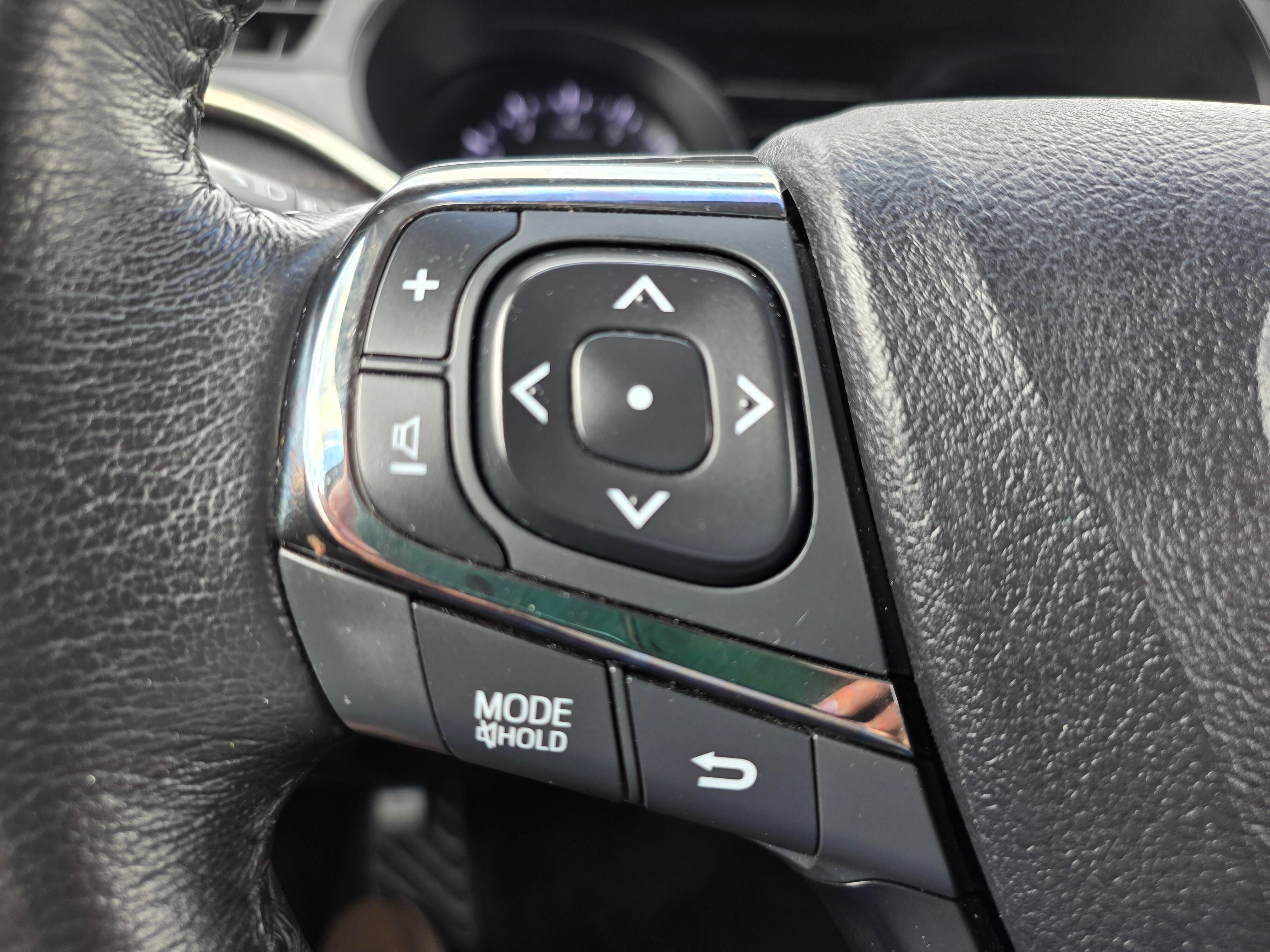 Used 2018 Toyota Avalon XLE FWD image 18
