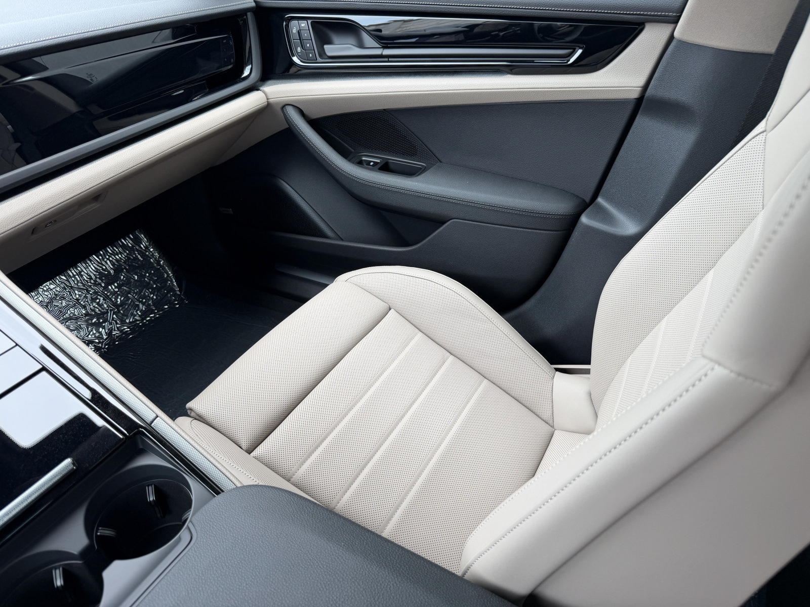 New 2026 Porsche Panamera 4 AWD/4WD image 19