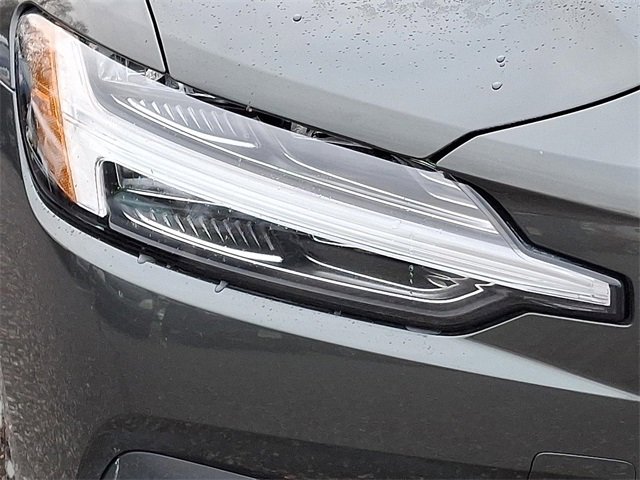Used 2020 Volvo S60 T6 Momentum image 8