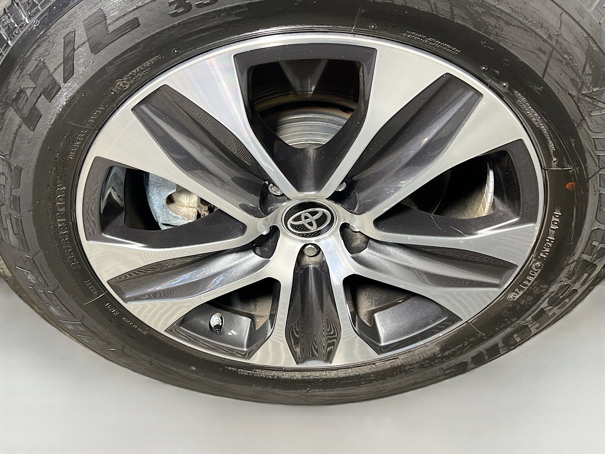 Used 2021 Toyota Highlander XLE image 14