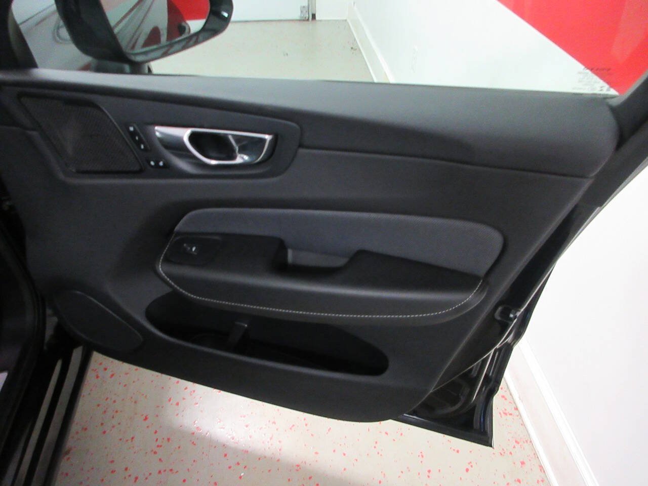 Used 2022 Volvo XC60 B5 R-Design w/ Advanced Package AWD/4WD image 31