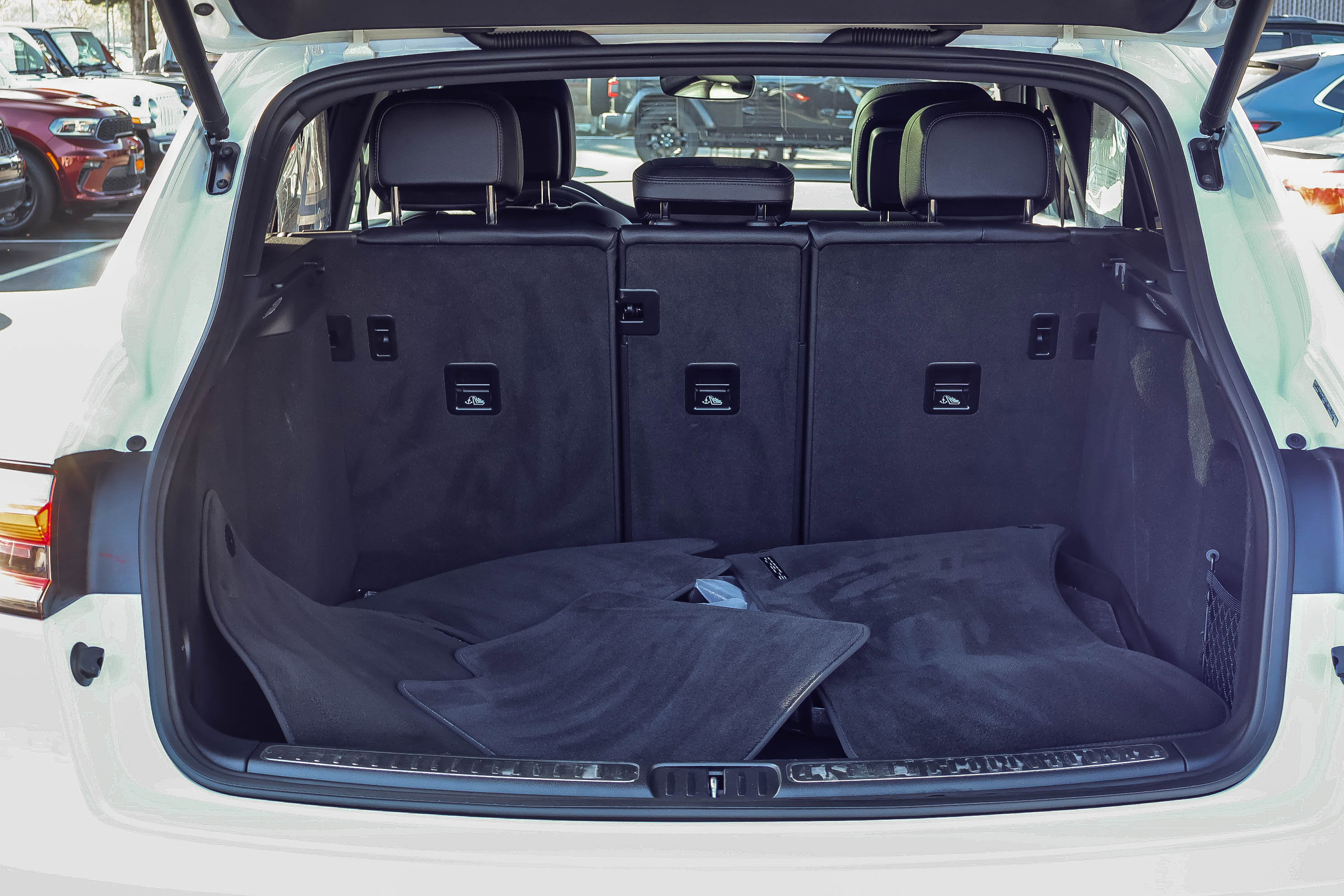 Used 2023 Porsche Macan image 16