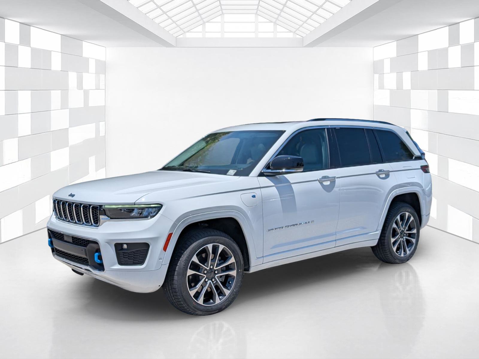 Used 2022 Jeep Grand Cherokee Overland AWD/4WD image 3