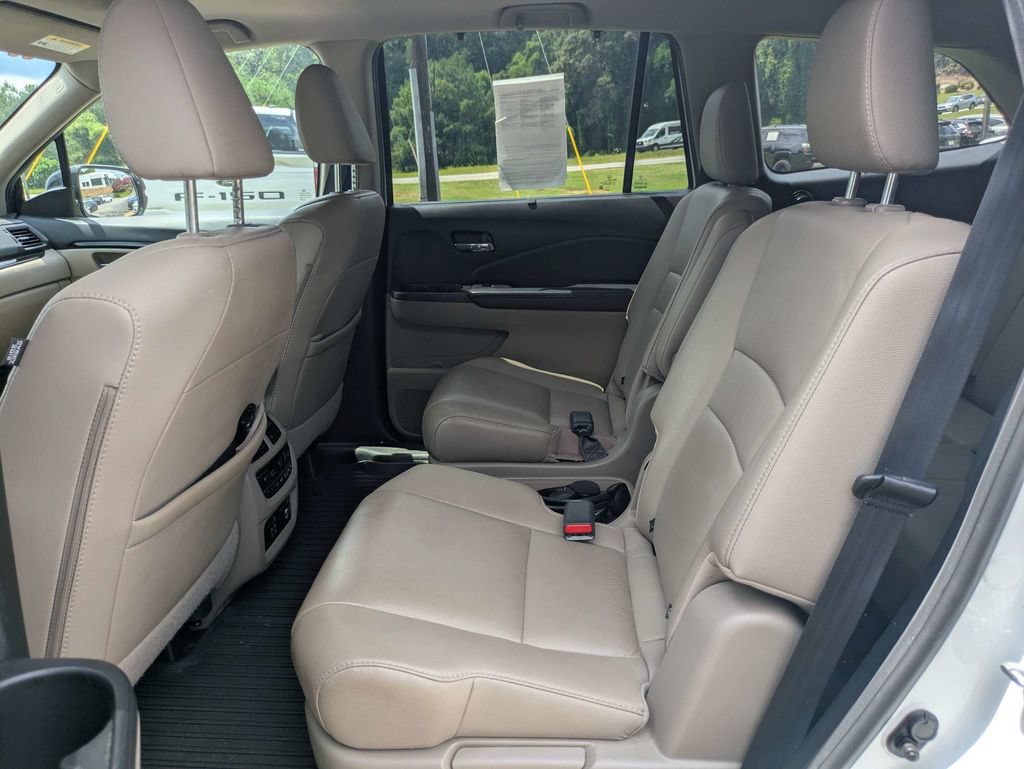 Used 2021 Honda Pilot Touring image 16