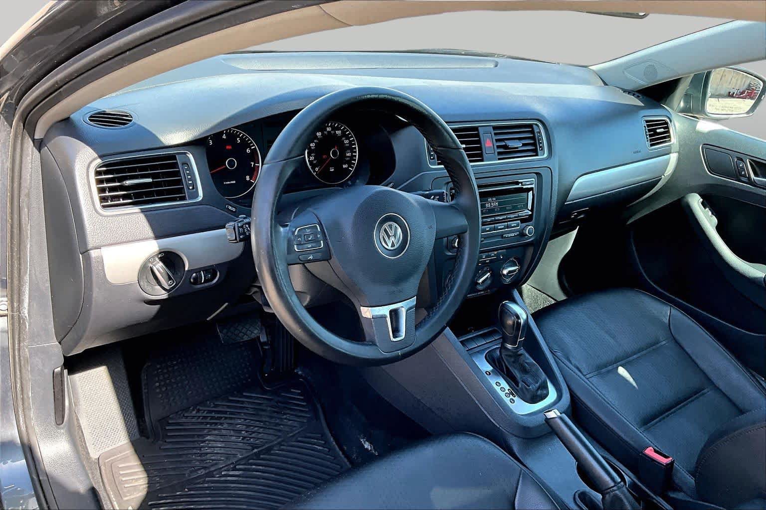 Used 2013 Volkswagen Jetta SE FWD image 18