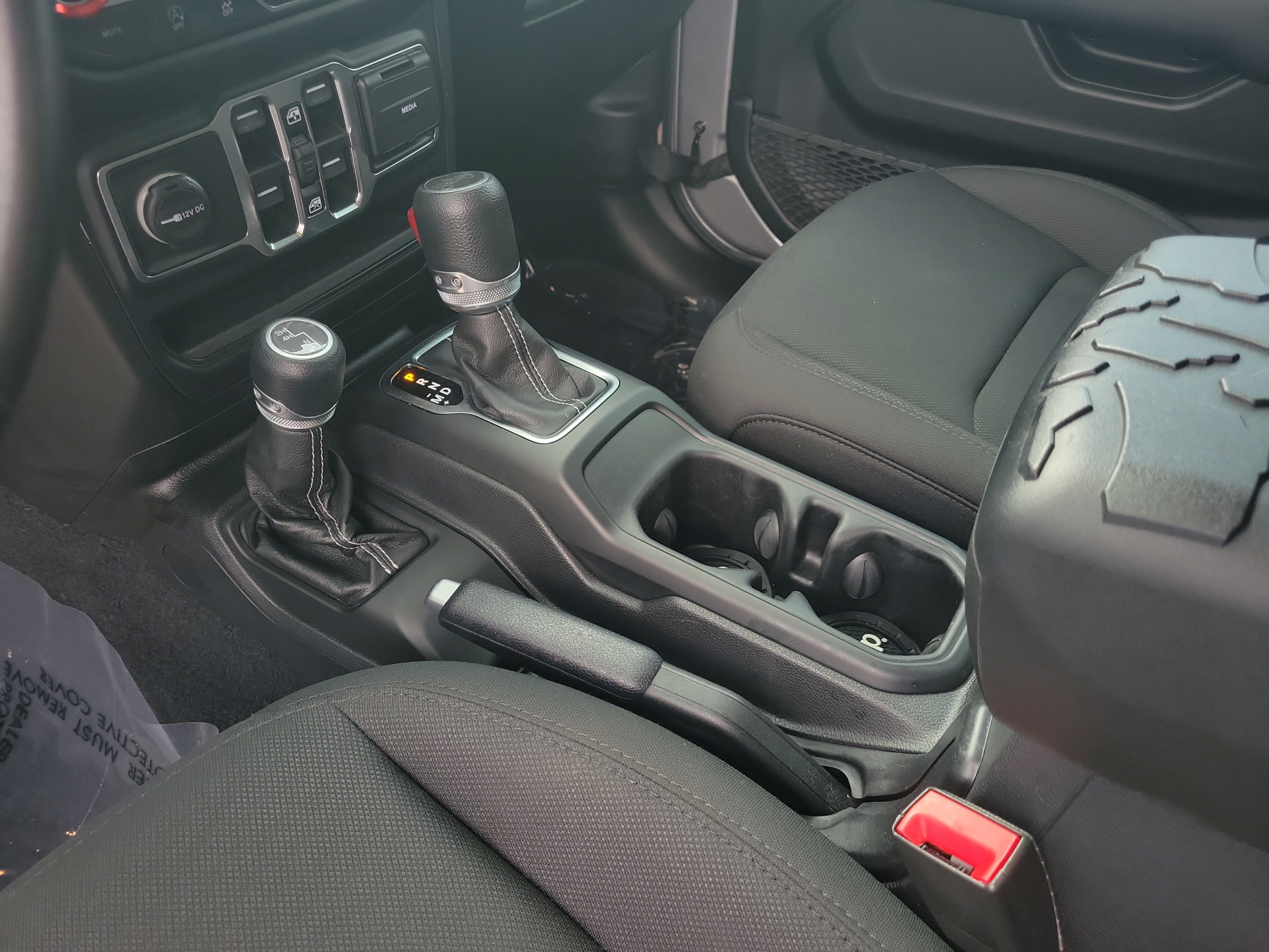 Used 2020 Jeep Wrangler Unlimited Sahara AWD/4WD image 20