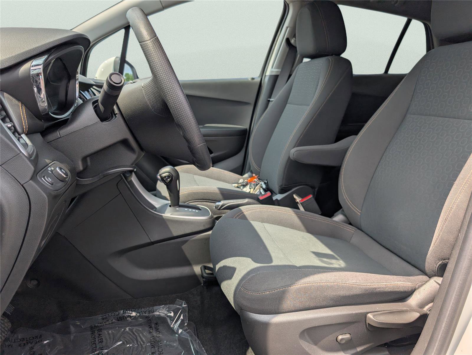 Used 2022 Chevrolet Trax LS w/ Tint and Cruise Package AWD/4WD image 12