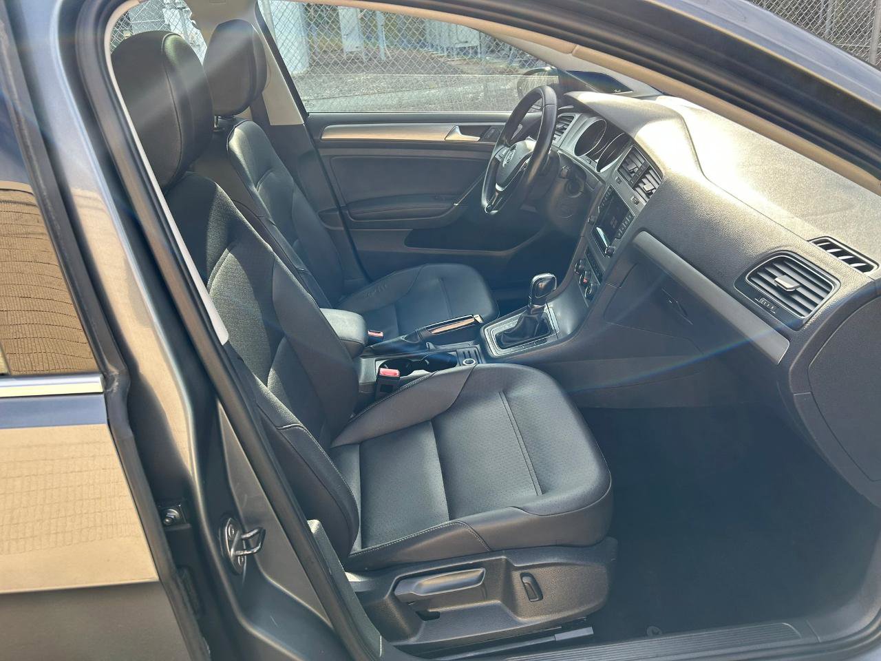 Used 2015 Volkswagen Golf TDI SE image 17