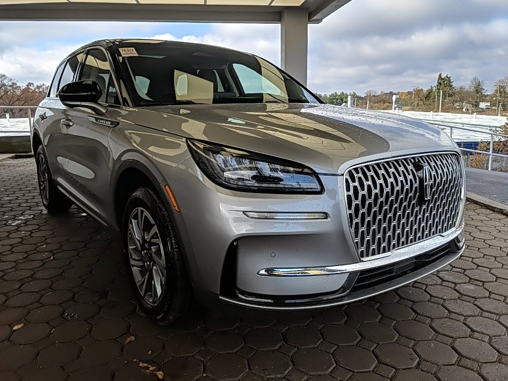 Used 2023 Lincoln Corsair FWD w/ Equipment Group 101A image 3