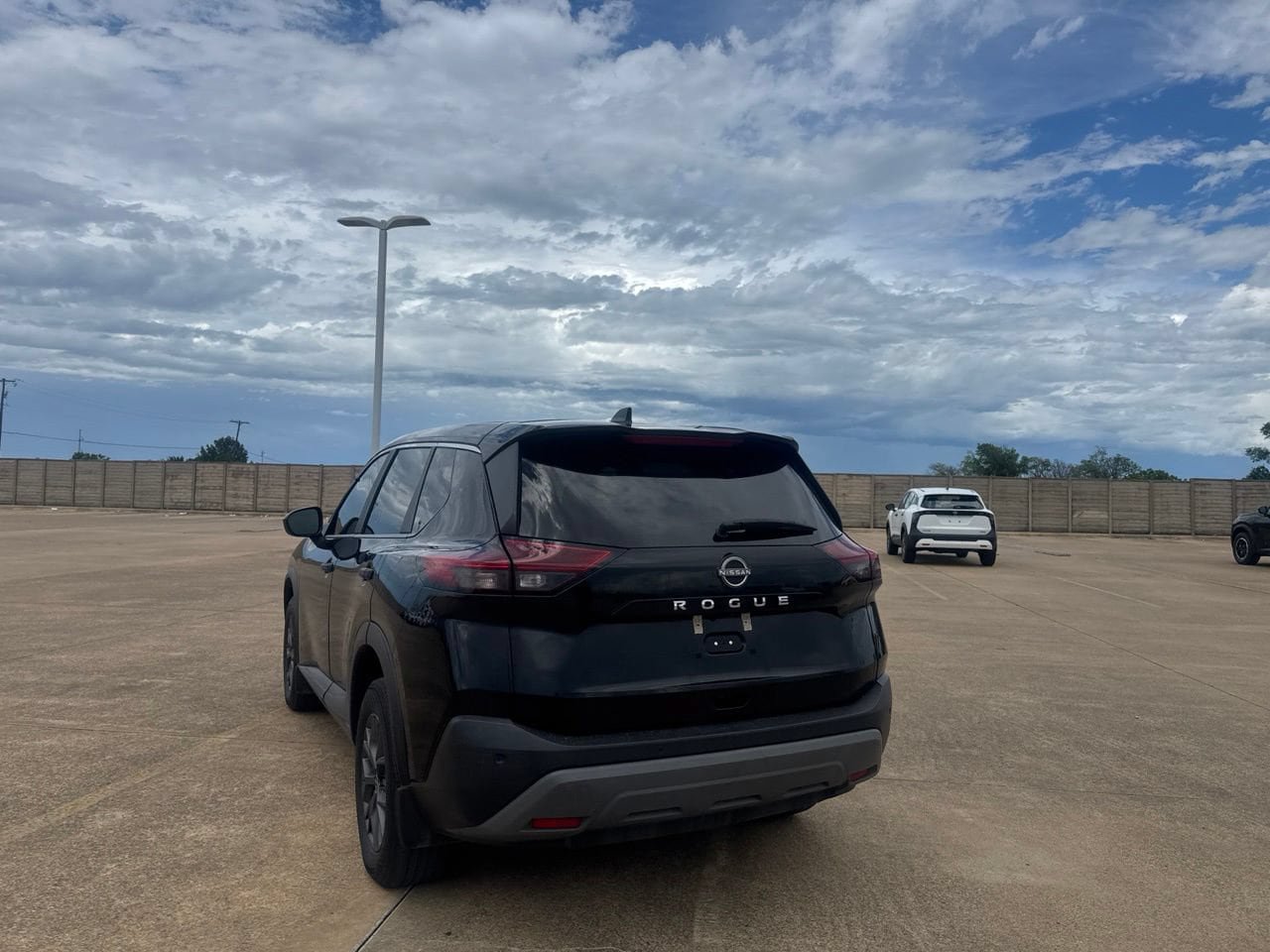Used 2023 Nissan Rogue S FWD image 17