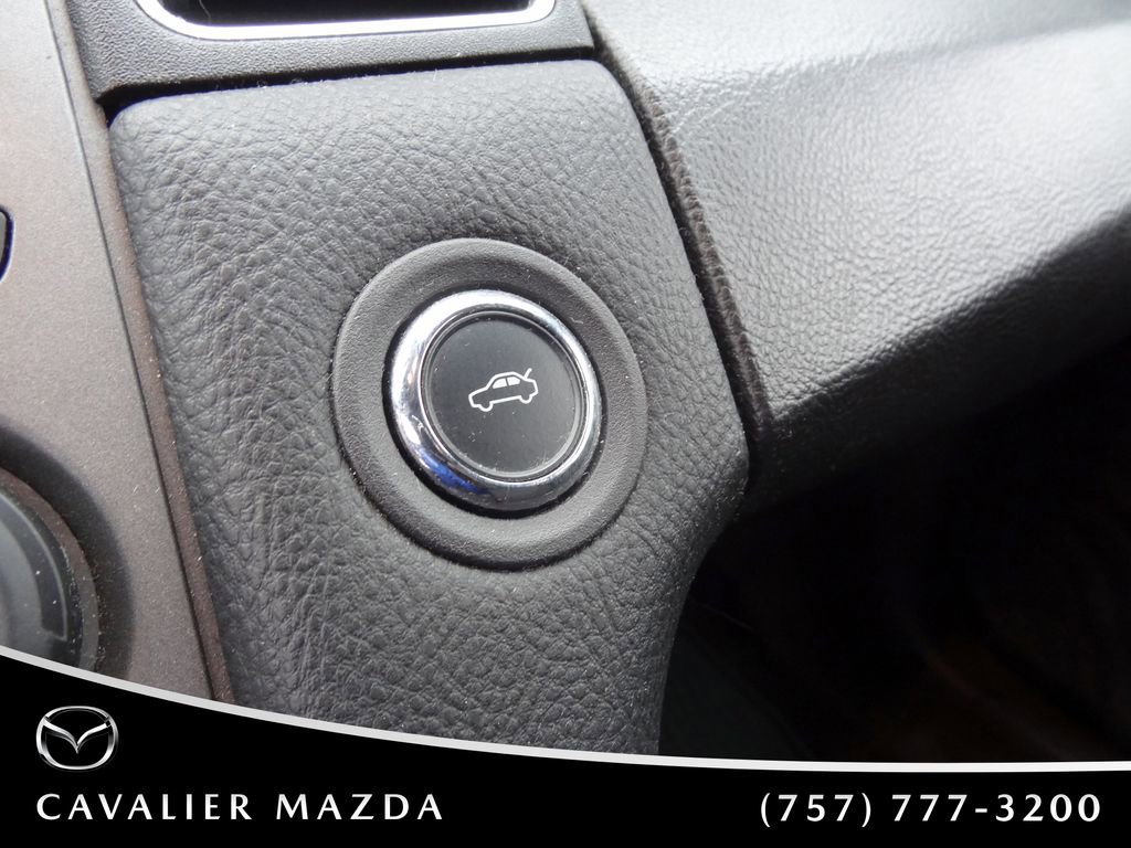 Used 2015 Ford Taurus SEL image 28