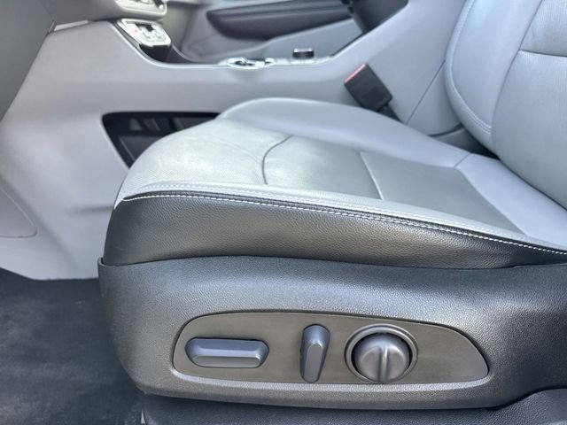 Used 2023 GMC Terrain SLT image 13