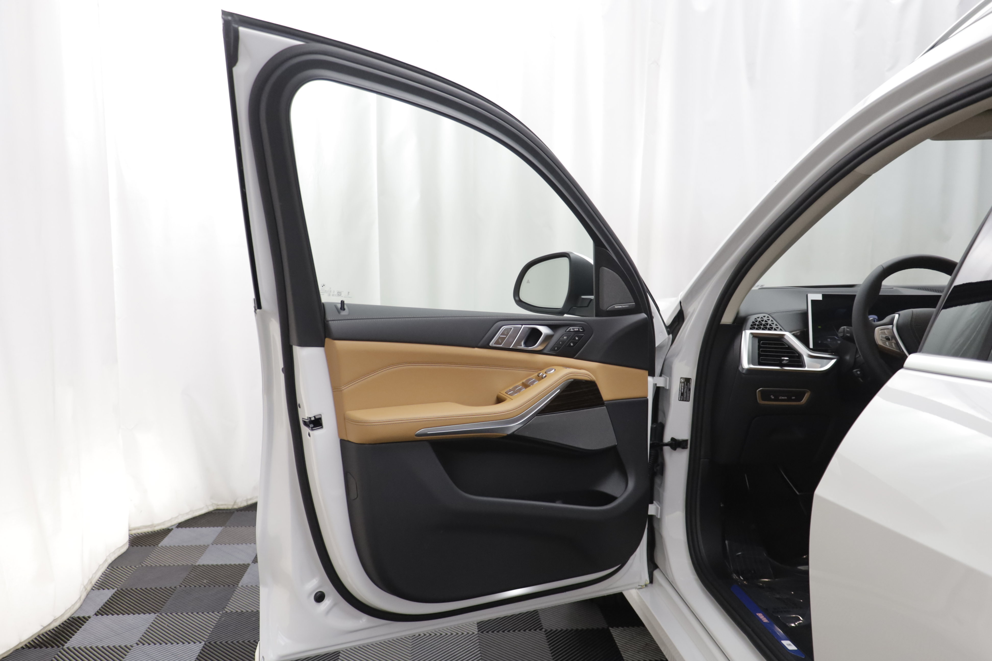 New 2027 BMW X7 xDrive40i w/ Executive Package AWD/4WD image 5