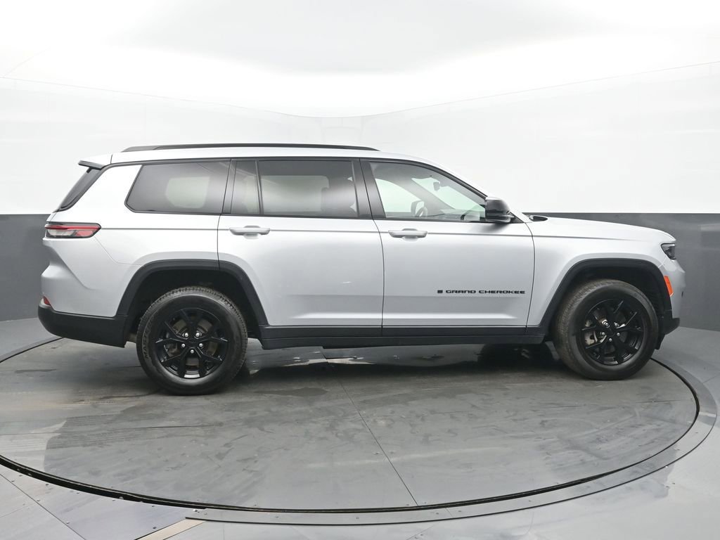 Used 2024 Jeep Grand Cherokee L Laredo image 6
