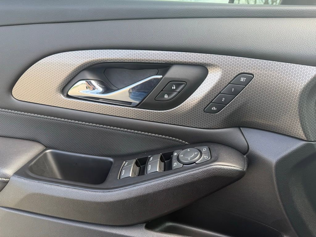 Used 2023 Chevrolet Traverse Premier w/ Redline Edition image 27