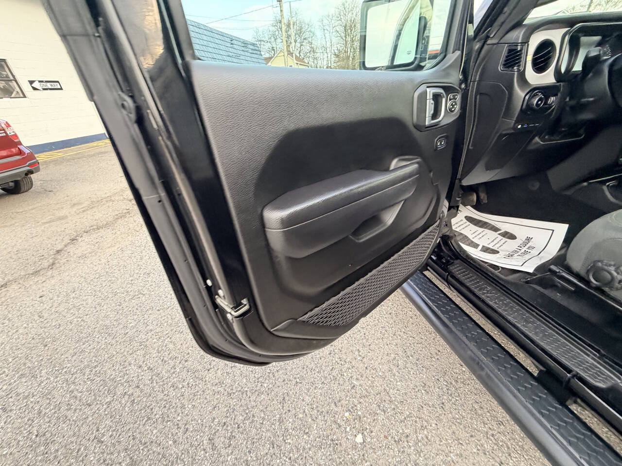 Used 2024 Jeep Wrangler Unlimited w/ Convenience Group AWD/4WD image 31