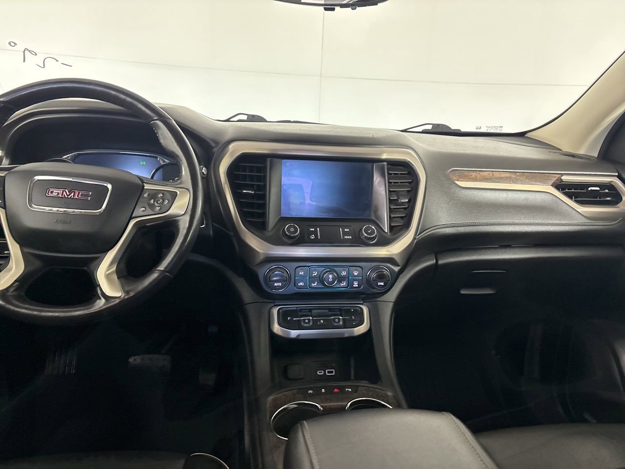 Used 2022 GMC Acadia Denali w/ Denali Ultimate Package image 24