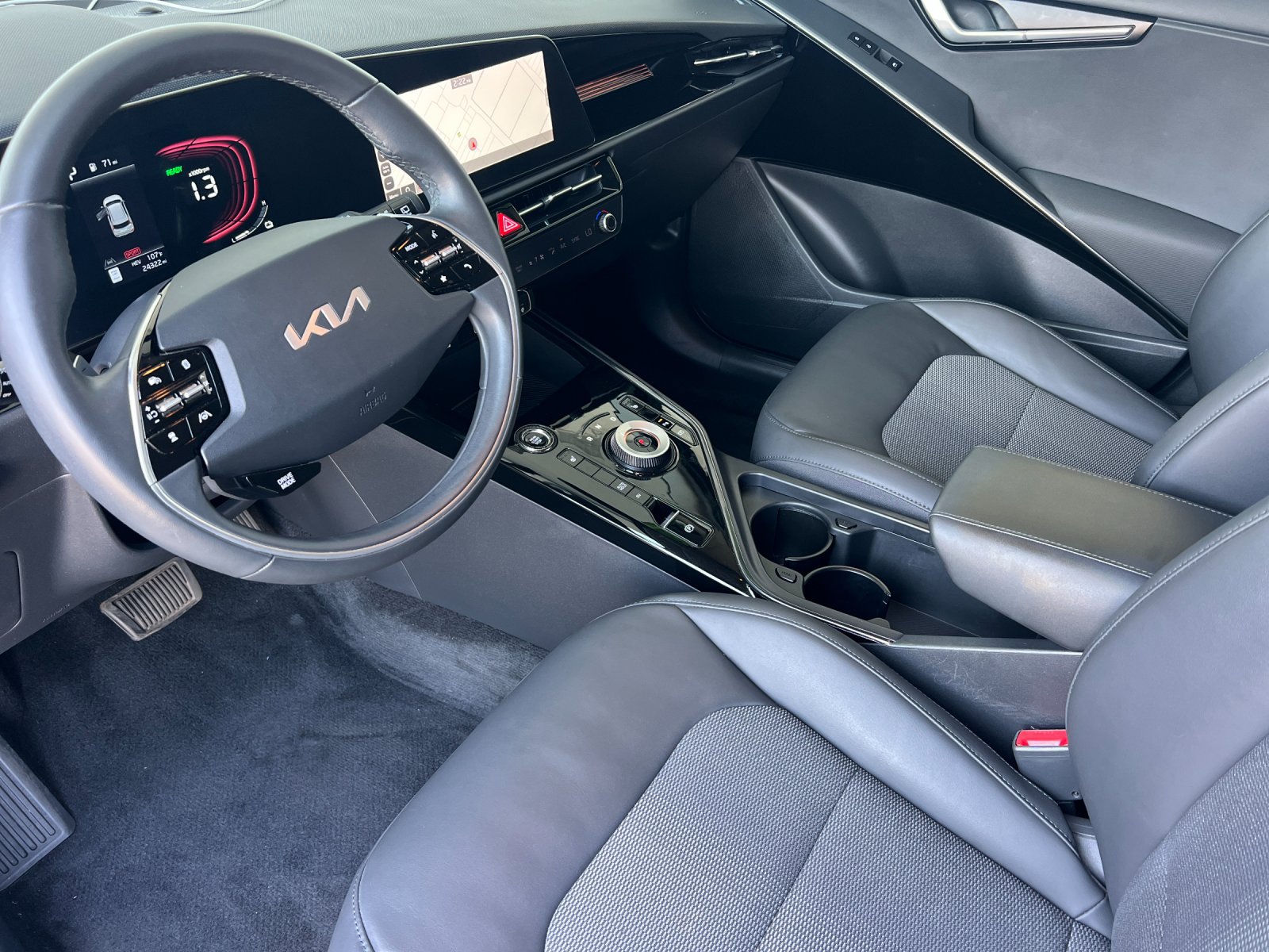 Used 2024 Kia Niro EX FWD image 10