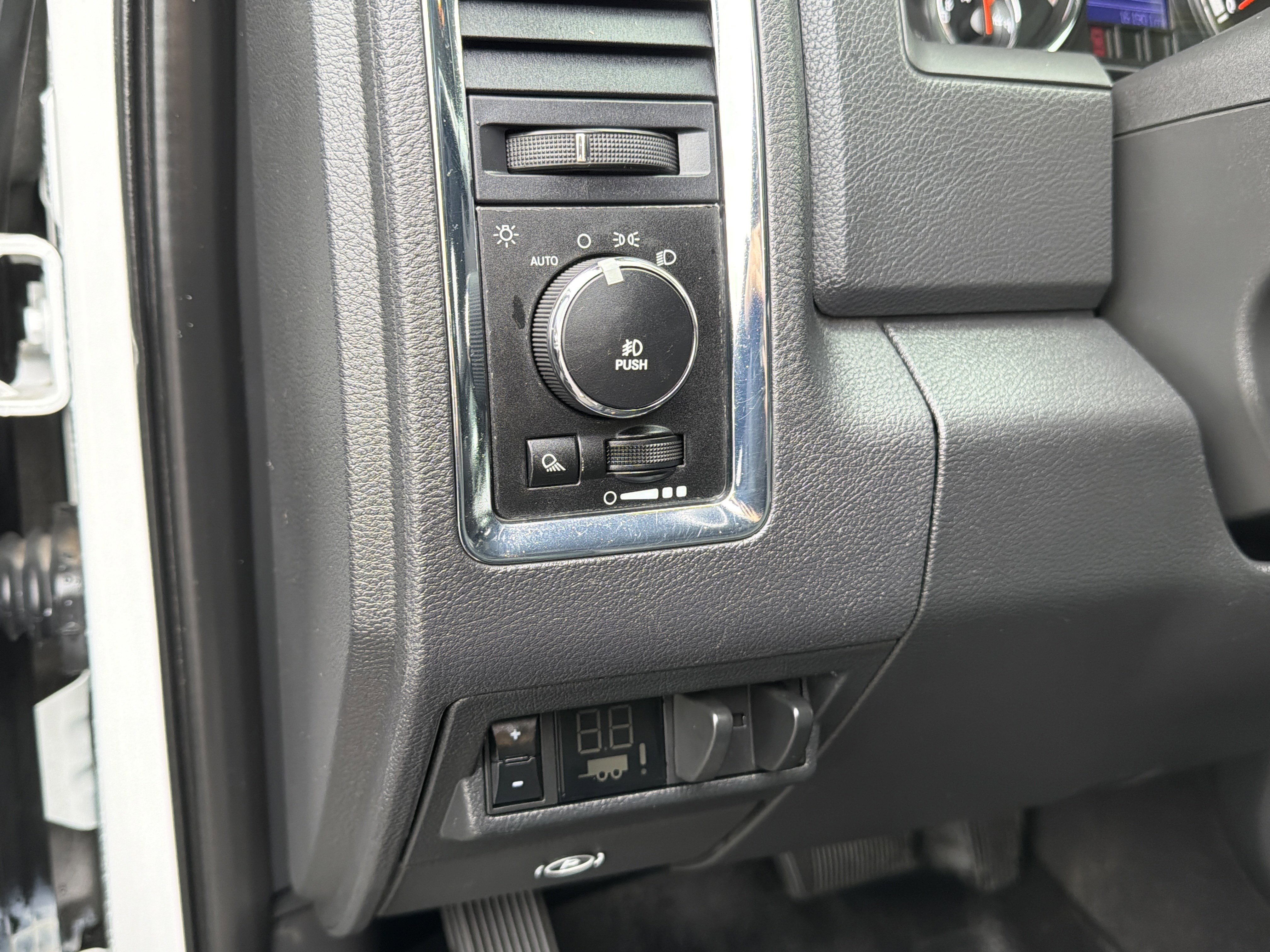 Used 2012 RAM 2500 Laramie w/ Chrome Accents Group image 16