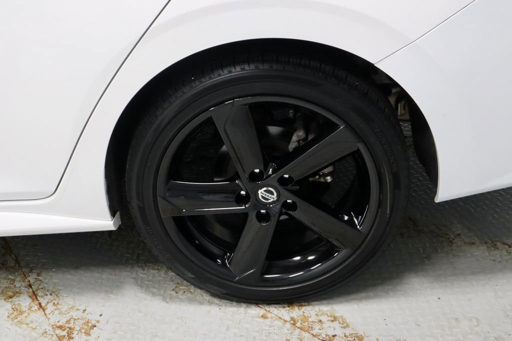 Certified 2023 Nissan Sentra SR w/ Midnight Edition Package FWD image 18