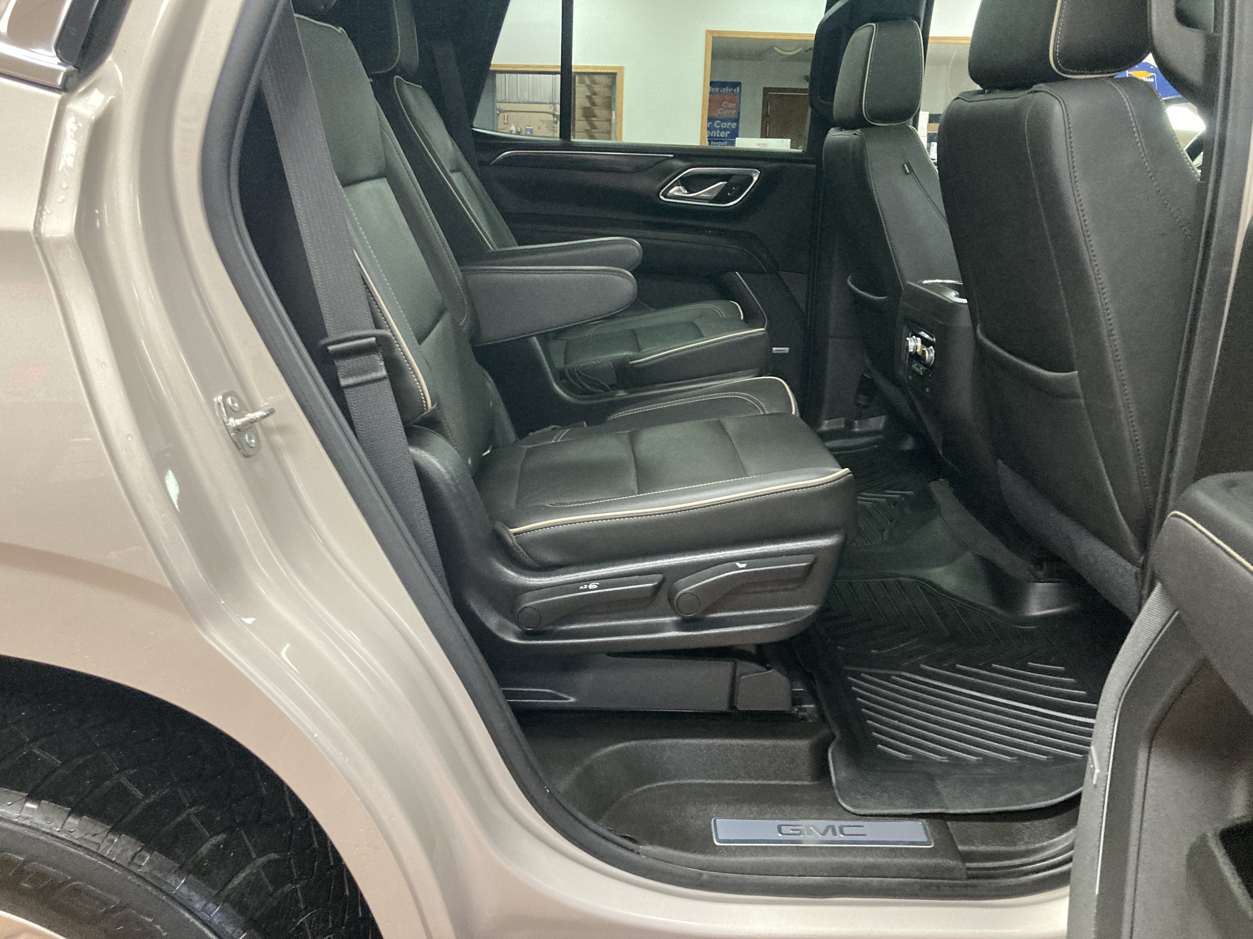 Used 2021 GMC Yukon SLT w/ SLT Premium Package AWD/4WD image 20