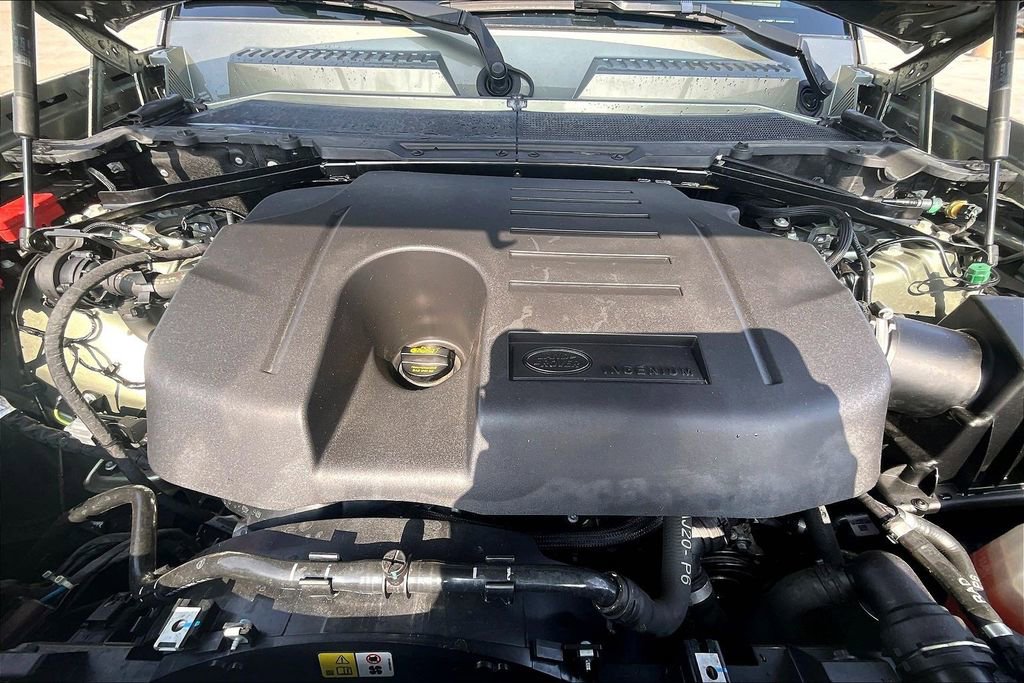 Used 2023 Land Rover Defender 130 SE image 9