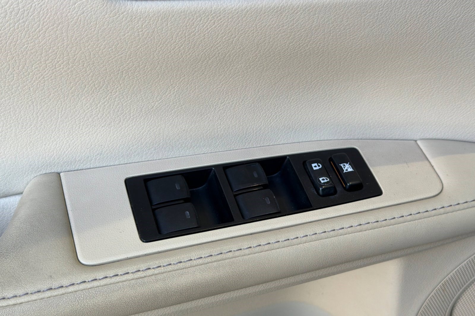 Used 2015 Lexus ES 300h w/ Navigation System Package FWD image 13