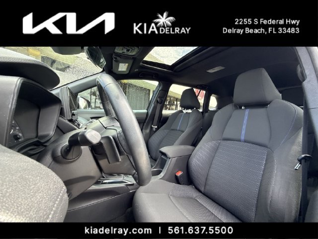 Used 2025 Toyota Corolla Cross AWD Hybrid w/ Moonroof Package image 19