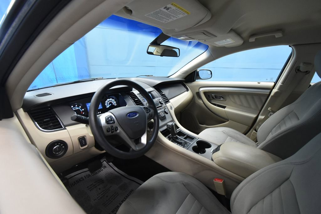 Used 2016 Ford Taurus SE FWD image 2