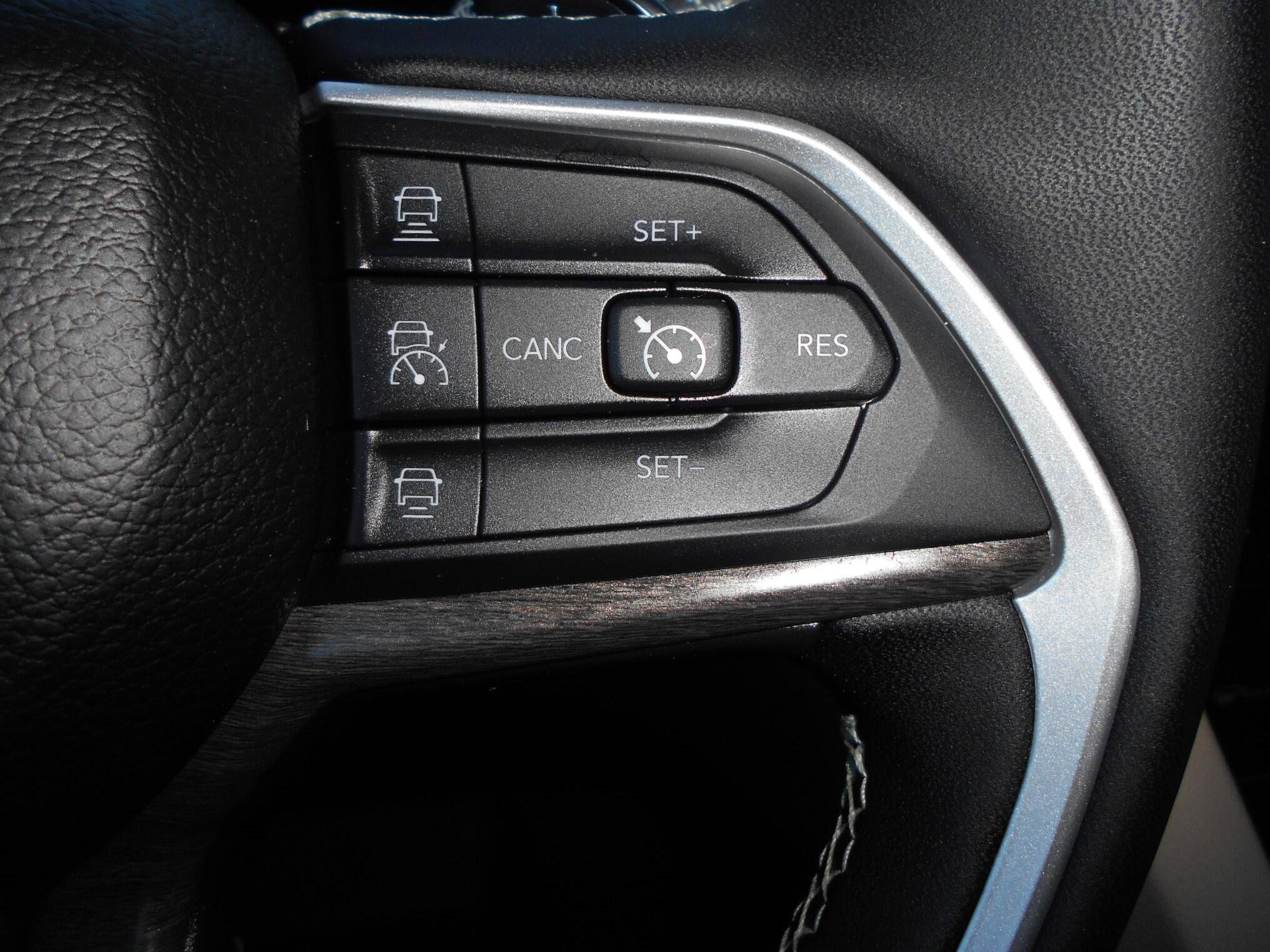 Certified 2024 Jeep Grand Cherokee Limited w/ Luxury Tech Group II AWD/4WD image 24