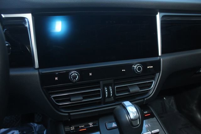 Used 2022 Porsche Macan image 18