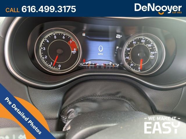 Used 2019 Jeep Cherokee Overland w/ Technology Group AWD/4WD image 12