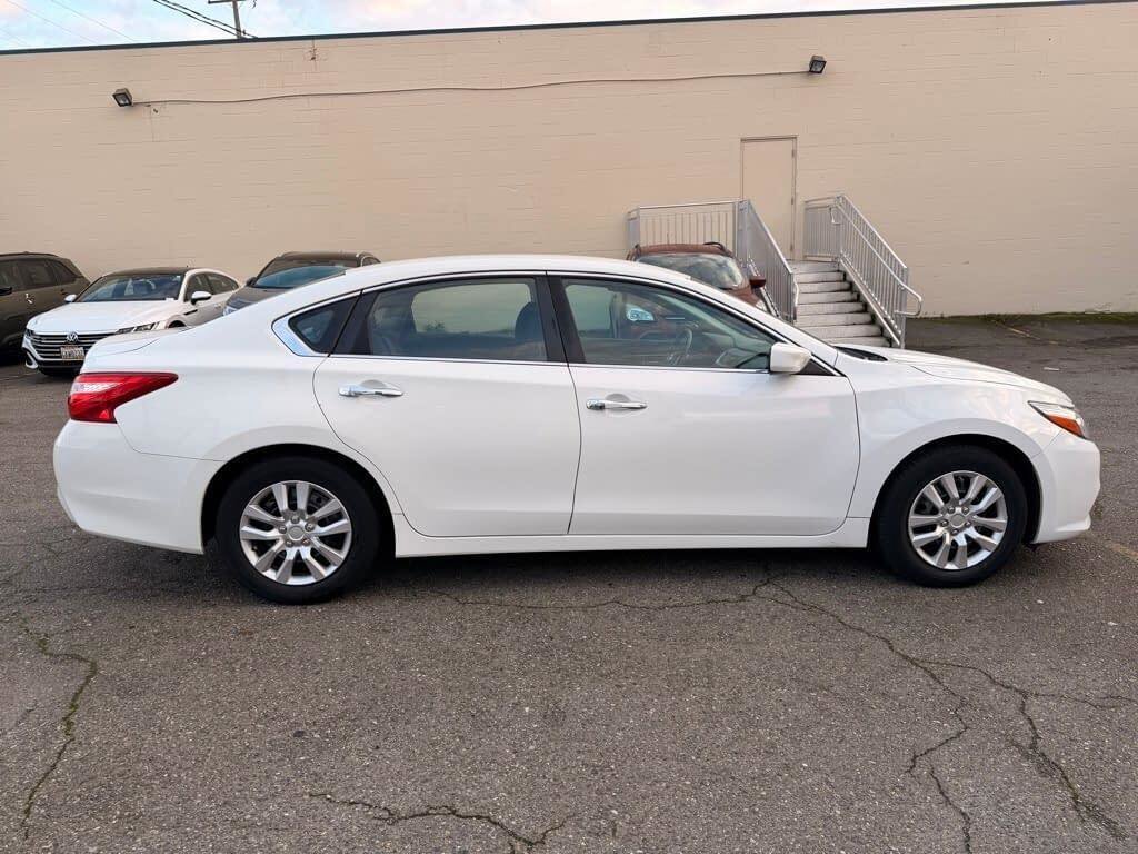 Used 2016 Nissan Altima 2.5 S w/ Power Driver Seat Package image 8