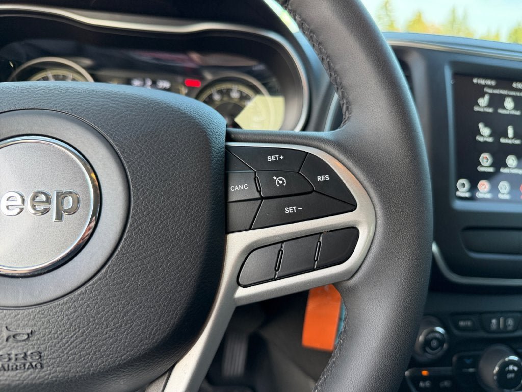 Used 2022 Jeep Cherokee Latitude w/ Sun & Sound Group AWD/4WD image 16
